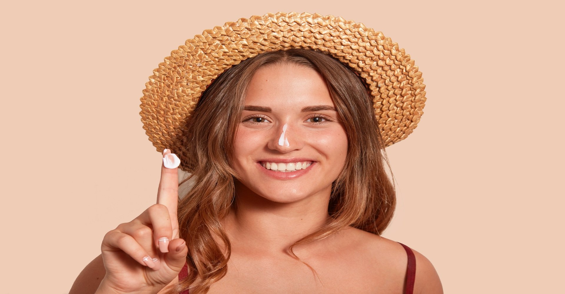 Modelo Com Protetor Solar No Rosto